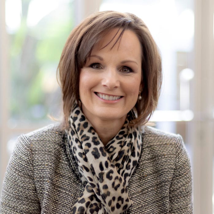 Dr. Elizabeth Chamberlain headshot