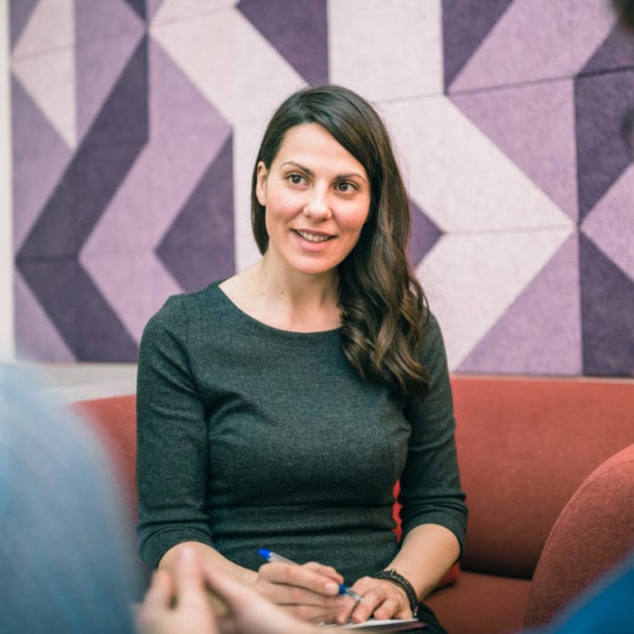 A clinical social work therapist helping her patients.